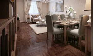 Eleganckie mieszkanie w stylu art deco z jadalnią i salonem. Drewniana podłoga w jodełkę, bogato zdobiony żyrandol i stylowe meble tworzą luksusową atmosferę.