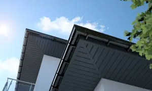 Nowoczesna podbitka dachowa w kolorze grafitowym, idealnie komponująca się z dachem.