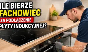 Fachowiec podłącza płytę indukcyjną w blacie. Ile to kosztuje?