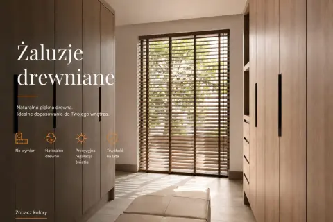 Eleganckie żaluzje drewniane w aranżacji nowoczesnego wnętrza. Naturalne drewno i precyzyjna regulacja światła.