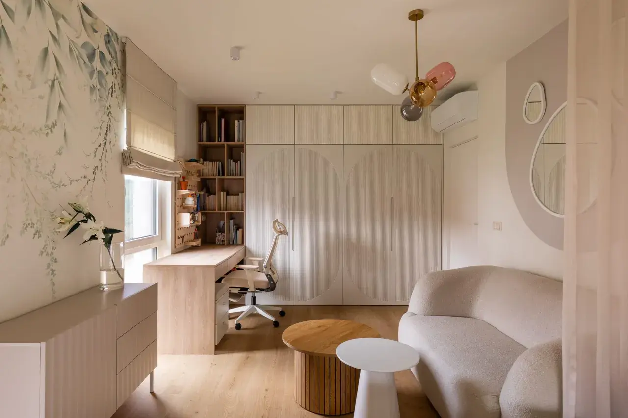 Jasne, oto opis:

Nowoczesne wnętrze z biurkiem, sofą i szafą. To przykład, **home staging co to** jest – przygotowanie przestrzeni do sprzedaży lub wynajmu.