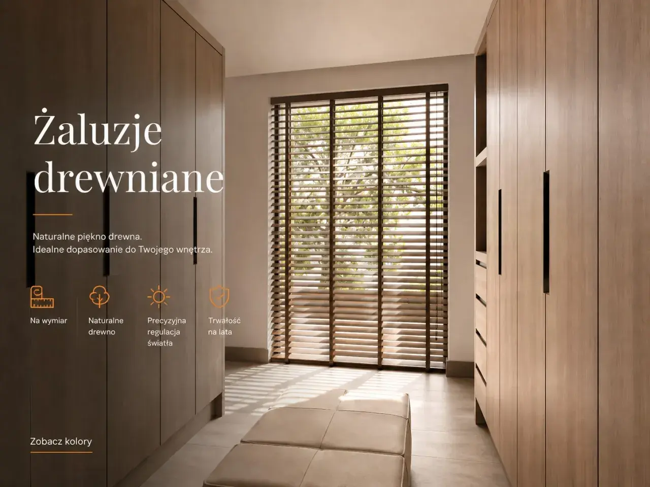 Eleganckie żaluzje drewniane w aranżacji nowoczesnego wnętrza. Naturalne drewno i precyzyjna regulacja światła.