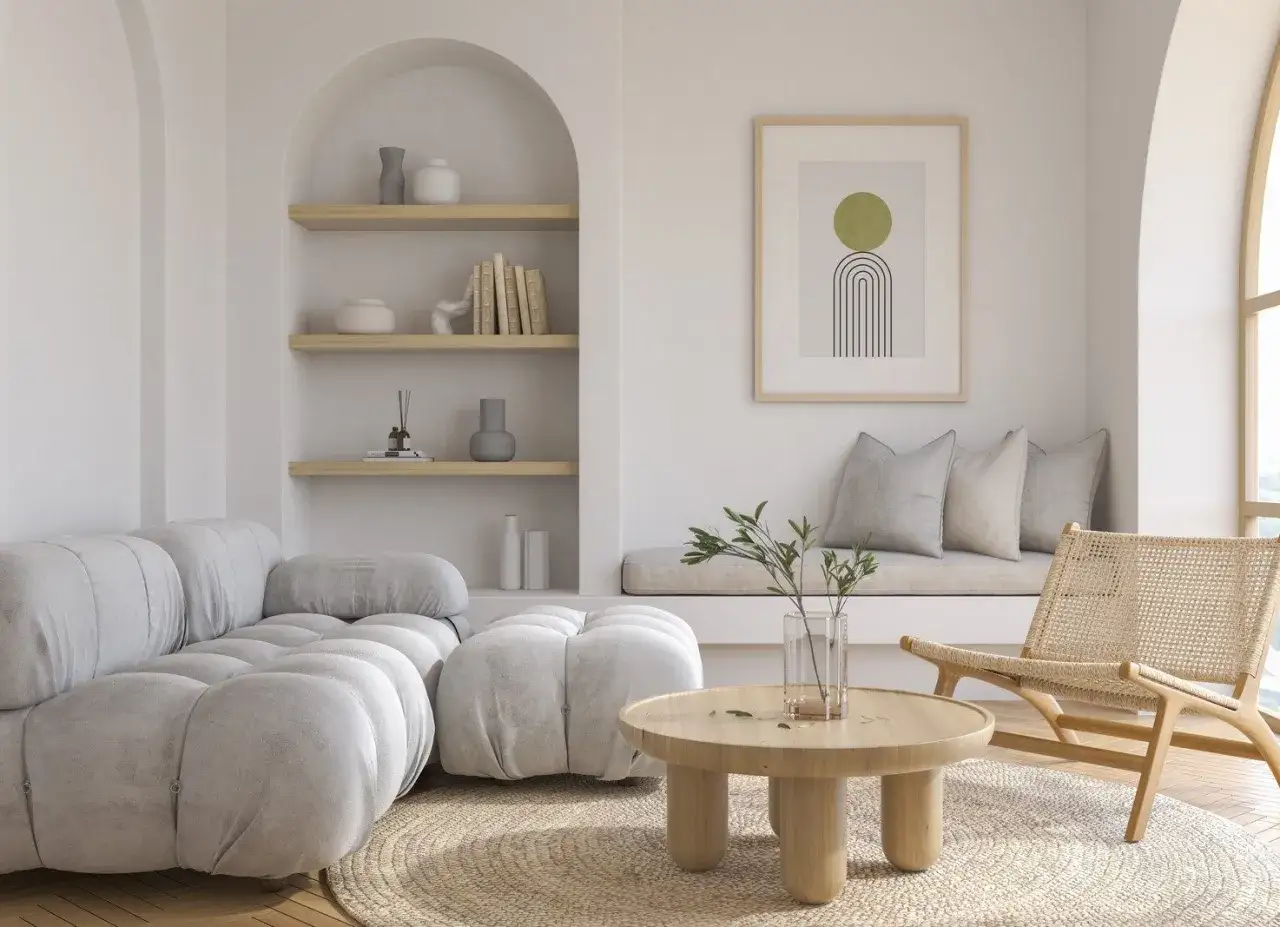 Jasny salon w stylu feng shui dom. Miękka sofa, okrągły stolik, wiklinowe krzesło i półki z dekoracjami tworzą harmonię.